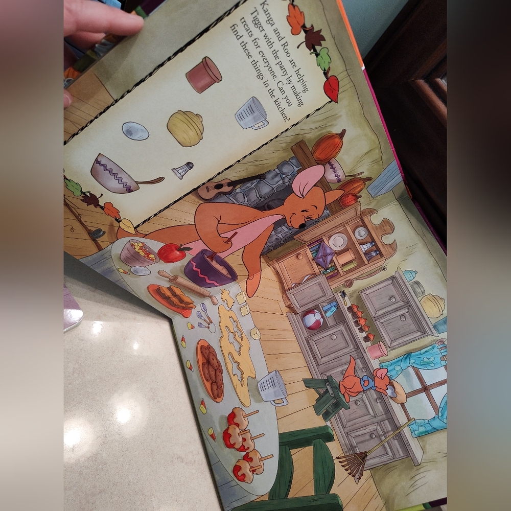 NEW Winnie the Pooh Halloween Large Board Book Set - Picture 4 of 7